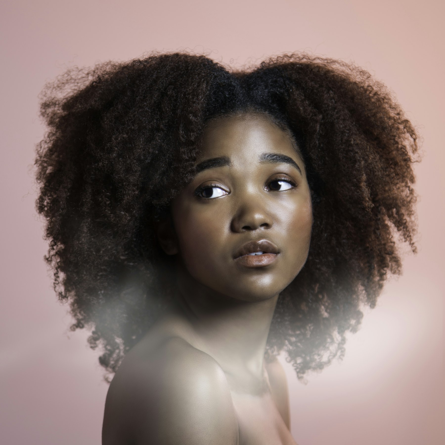 ナチュラルなヘアスタイルのポートレート